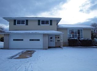 1301 Grant Dr, Parma, OH 44134