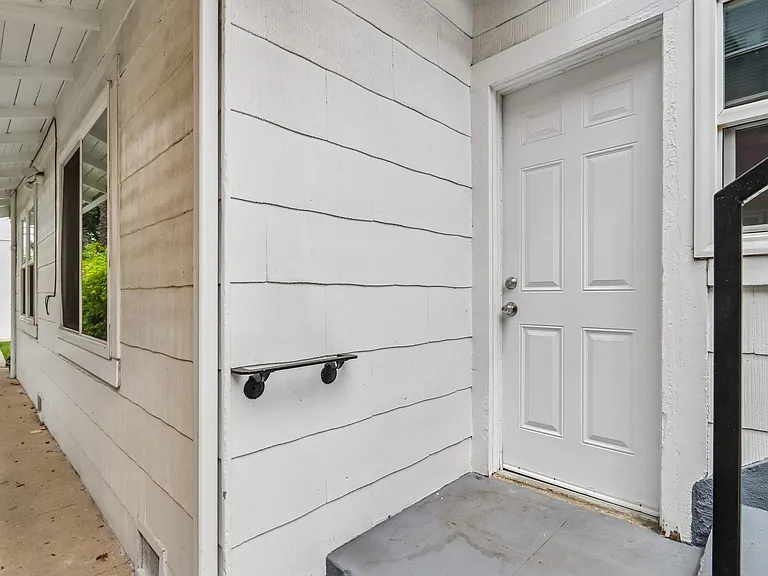 1145 E 1st St — Photo 14