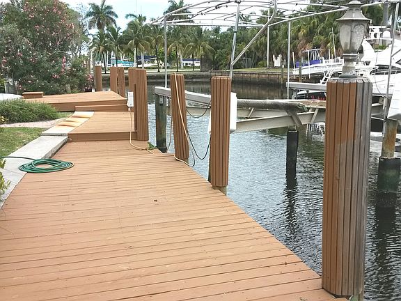 5th image of 310 Coconut Isle Dr