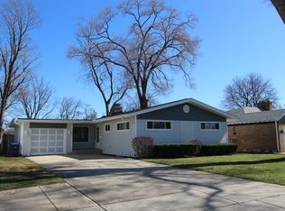 2053 Cedar St, Des Plaines, IL 60018