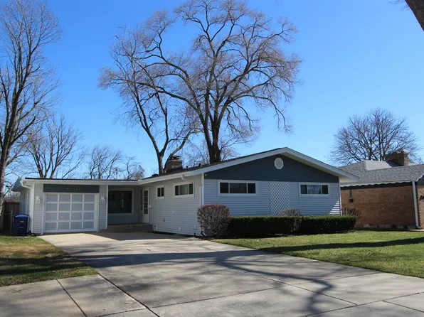 2053 Cedar St, Des Plaines, IL 60018