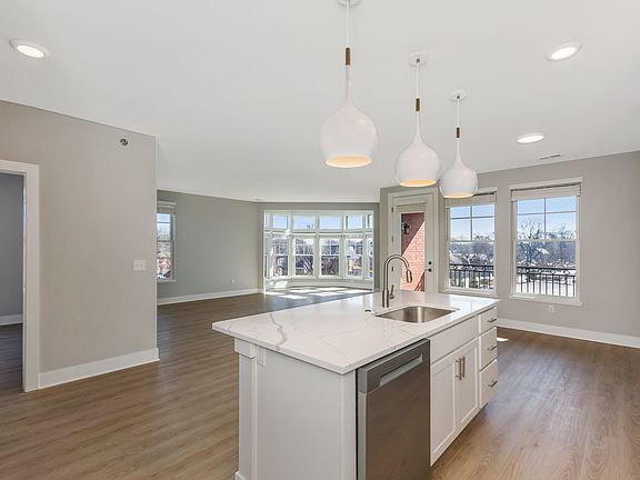 4th image of 32 W College Ave #201