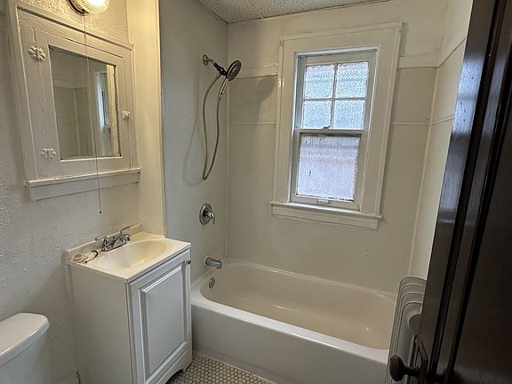 4th image of 1442 W 101st St #11272972