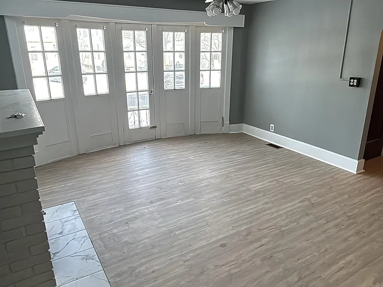 299 Nassau Ave #1 — Photo 4