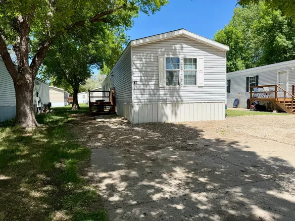 1015 27th St SE, Minot, ND