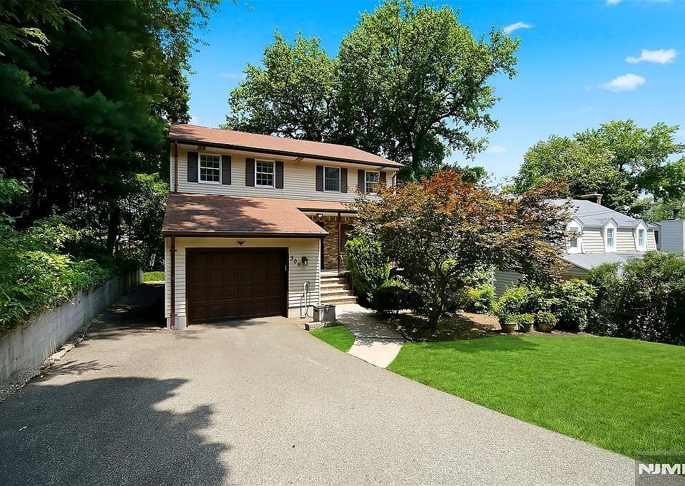 1st image of 308 Ross Avenue