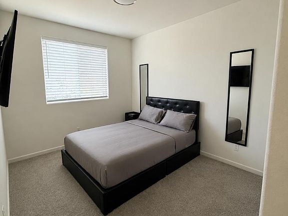 3rd image of 805 Mora Cir