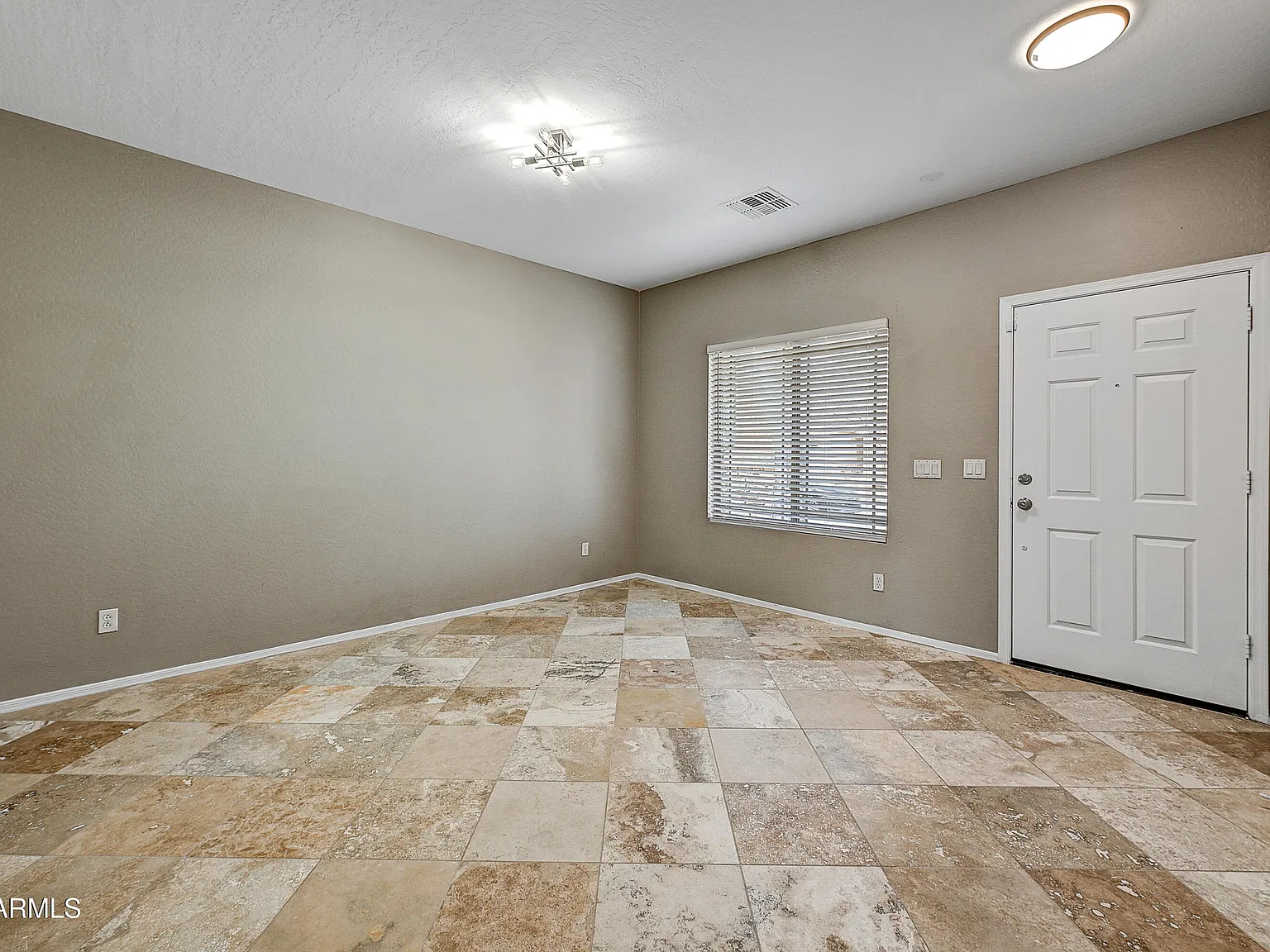 4 bed, 2.5 bath, 2495 sqft, $2,750 — Photo 4