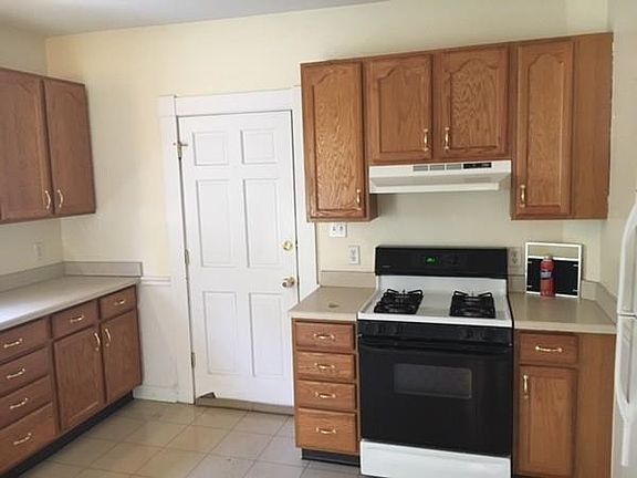 2nd image of 52 Dartmouth St #52
