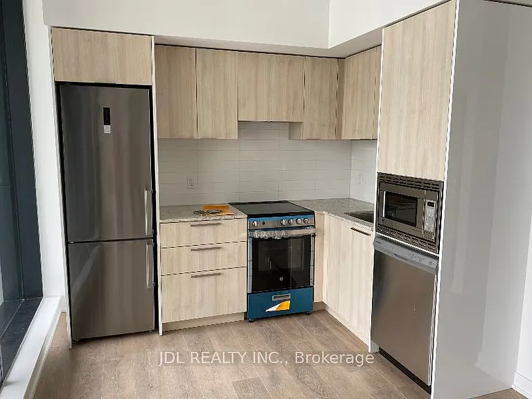 501 Yonge St #702 — Photo 4
