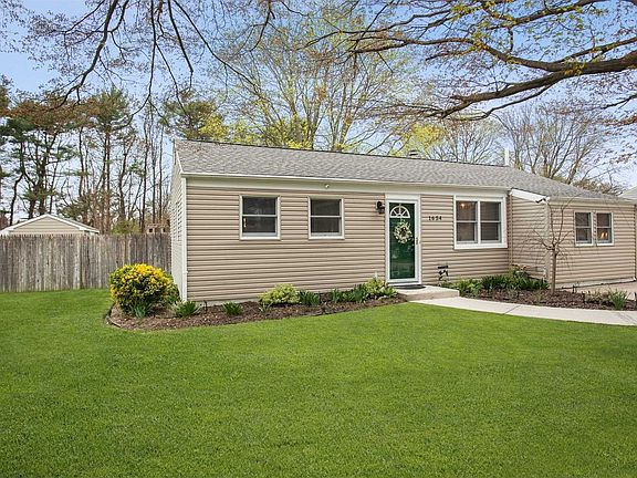 2nd image of 1654 N Gardiner Dr