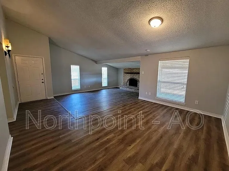 1362 Applegate Dr — Photo 5