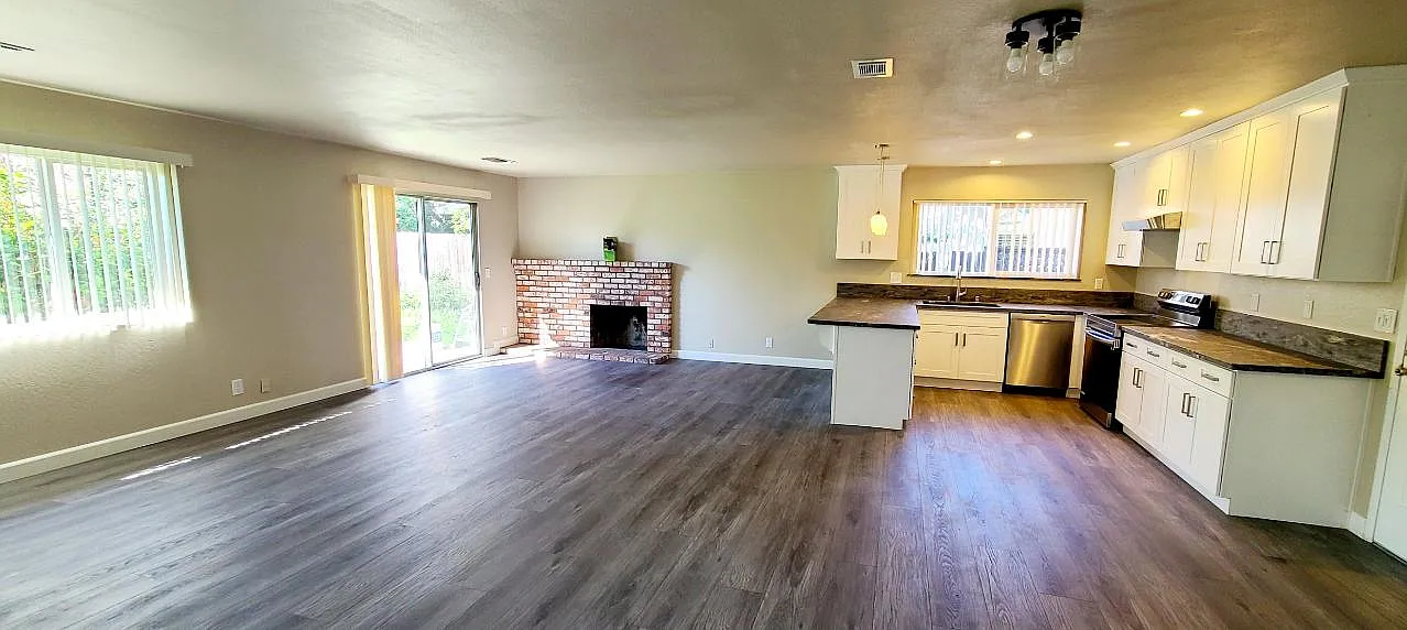 4 bed, 1432 sqft, $3,450 — Photo 3