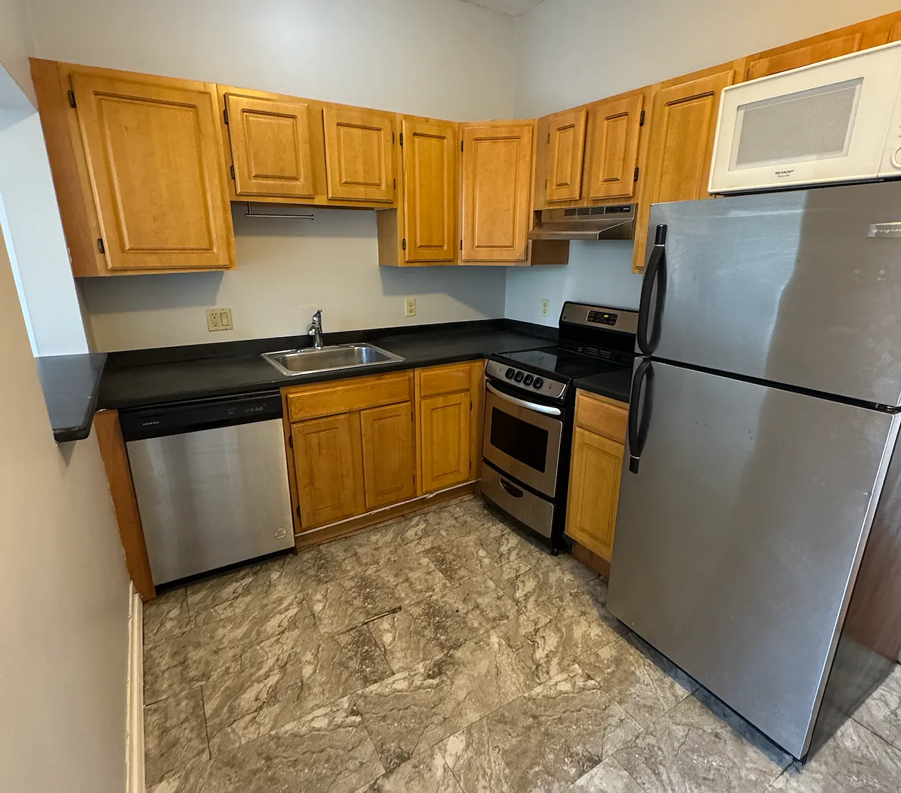 2 bed, 9999 sqft, $3,400 — Photo 3