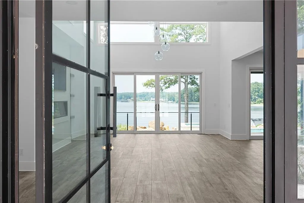 4 bed, 4.5 bath, 5200 sqft, $22,000 — Photo 4