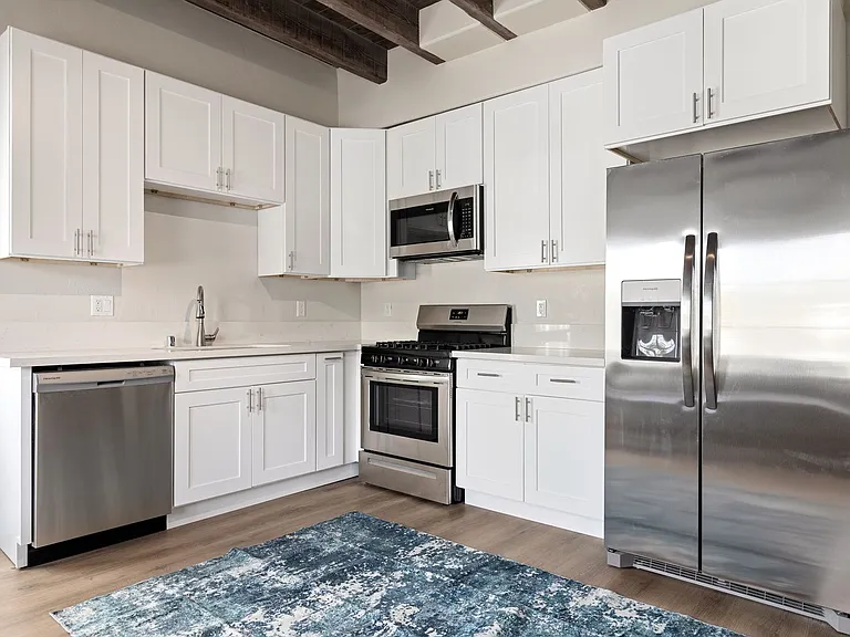 1709 Kelton Ave — Photo 19