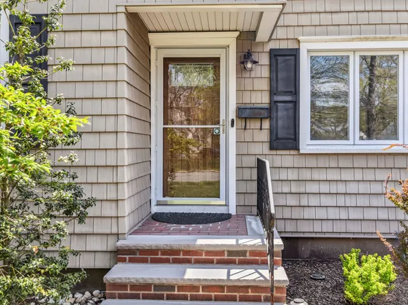 22 S Cedar Pkwy, Livingston, NJ 07039