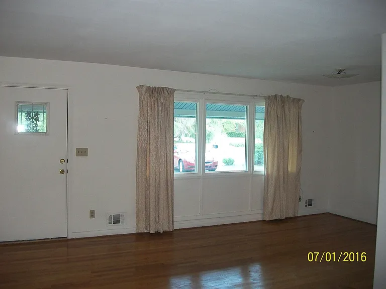 2851 Wells Dr — Photo 9