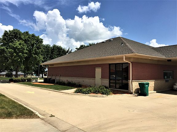 4th image of 1905 Okoboji Ave
