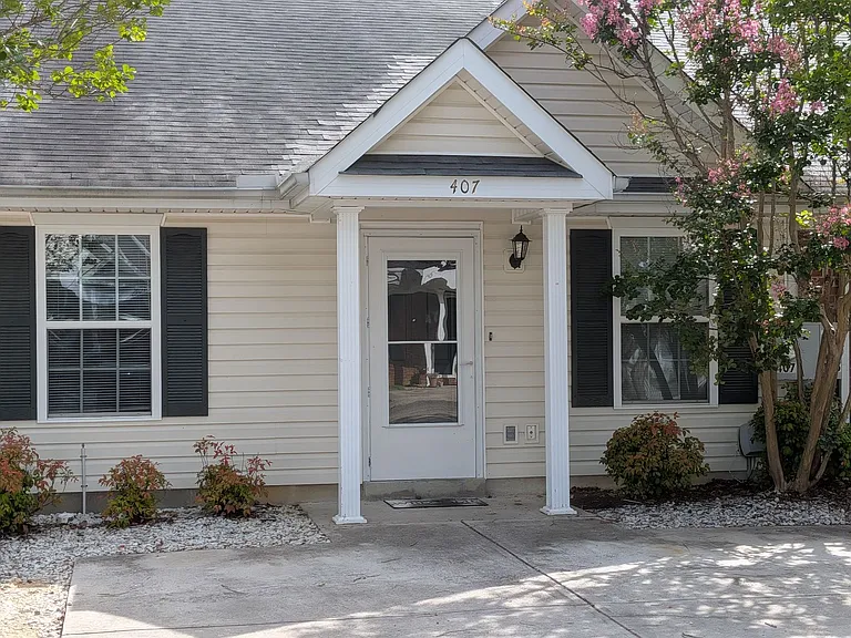 407 Flowing Creek Dr — Photo 1