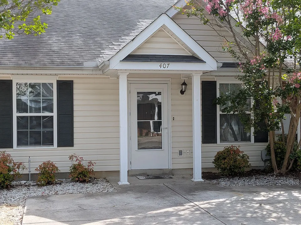 407 Flowing Creek Dr