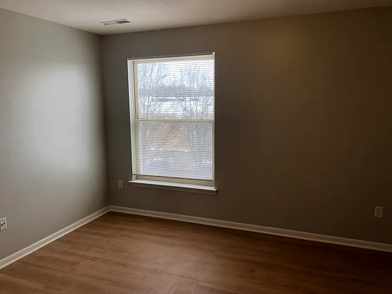 1112 Fountain View Cir — Photo 20