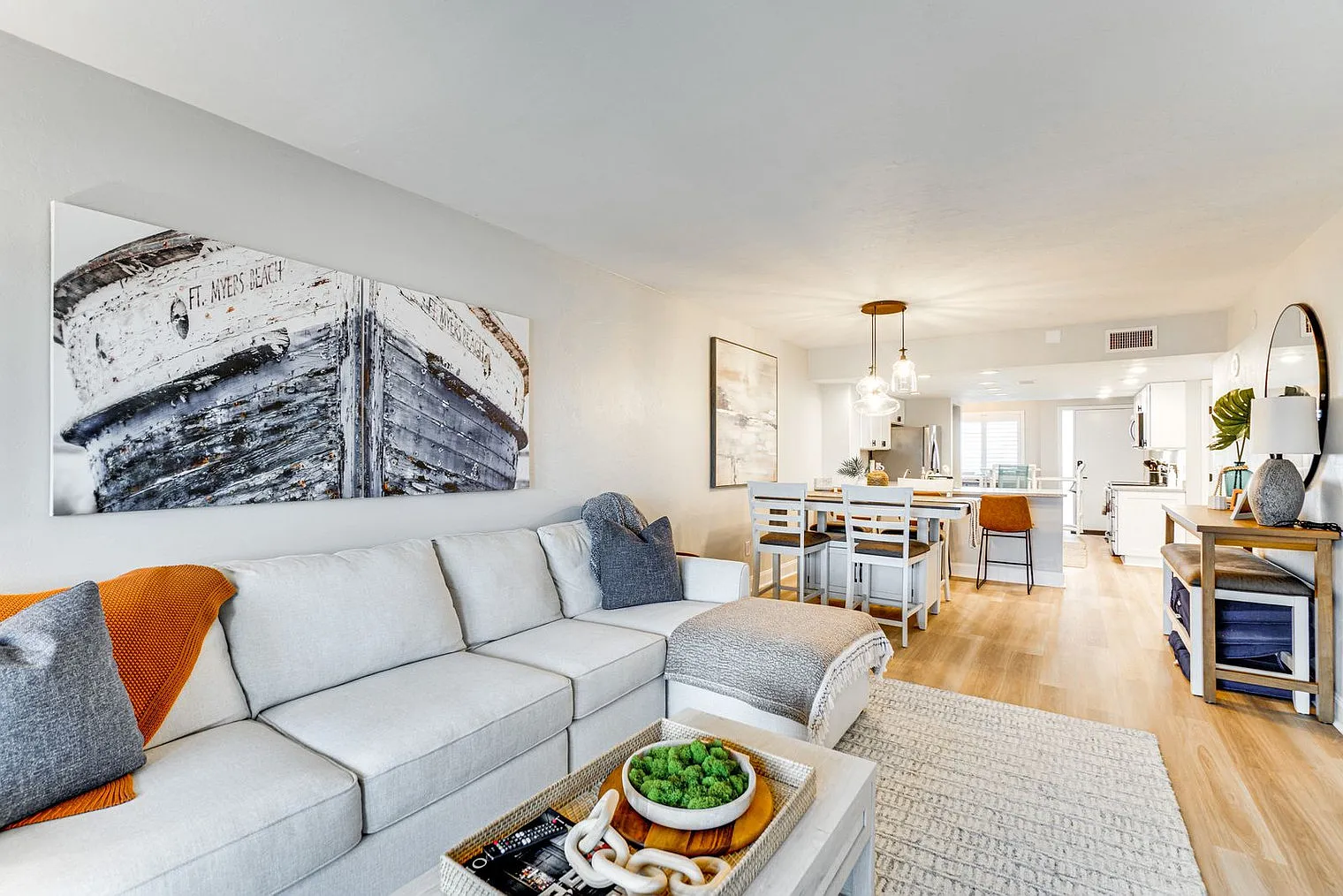 2 bed, 2.0 bath, 990 sqft, $8,451 — Photo 2