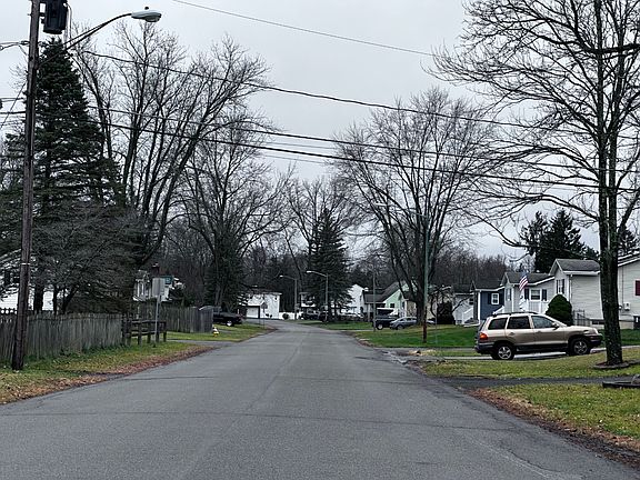 4th image of 28 Thoroughbred Ln