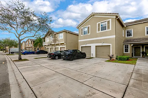 13117 SW 44th St #12104 Photo 1