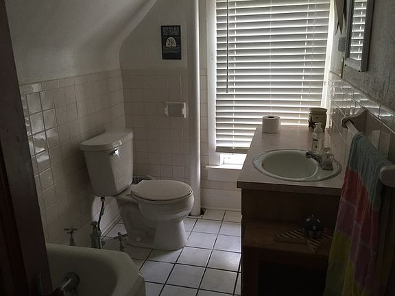 5th image of 108 N Oak St