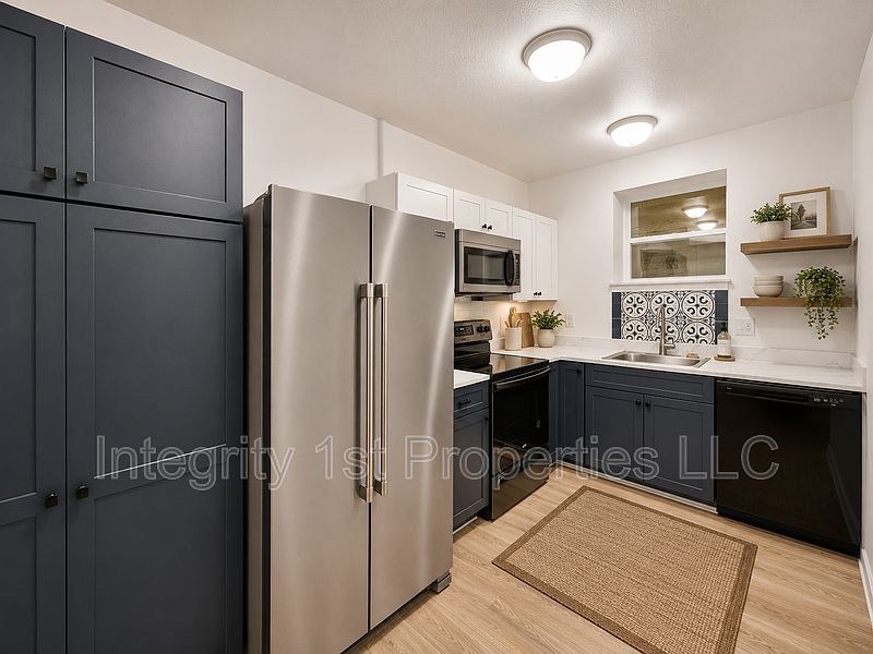 1st image of 740 Washington Blvd #B
