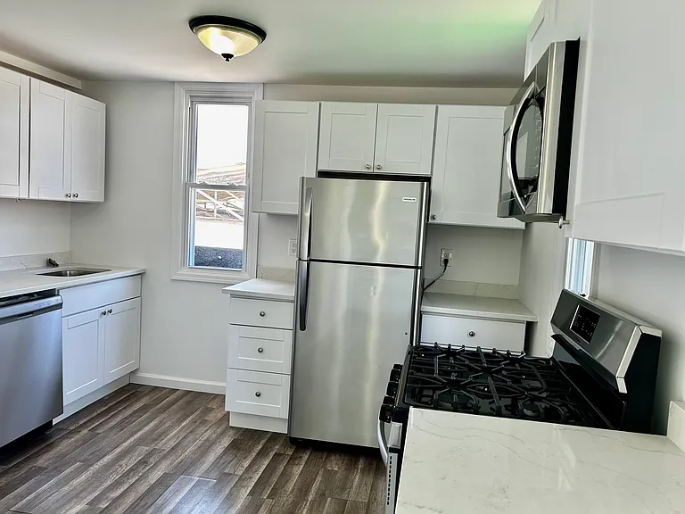 949 W Beech St — Photo 24