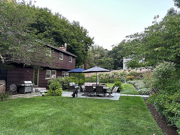 5th image of 141 Haggetts Pond Rd
