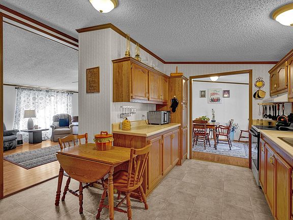 5th image of 77 Cindy Ln