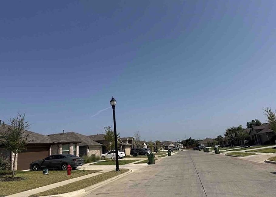 Exterior Neighborhood (street photo)