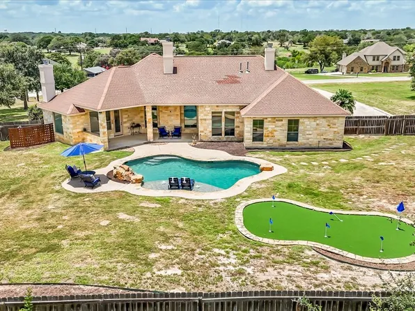 160 ABREGO LAKE DR, Floresville, TX 78114