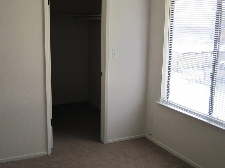1221 N Peach Ave #112 — Photo 6