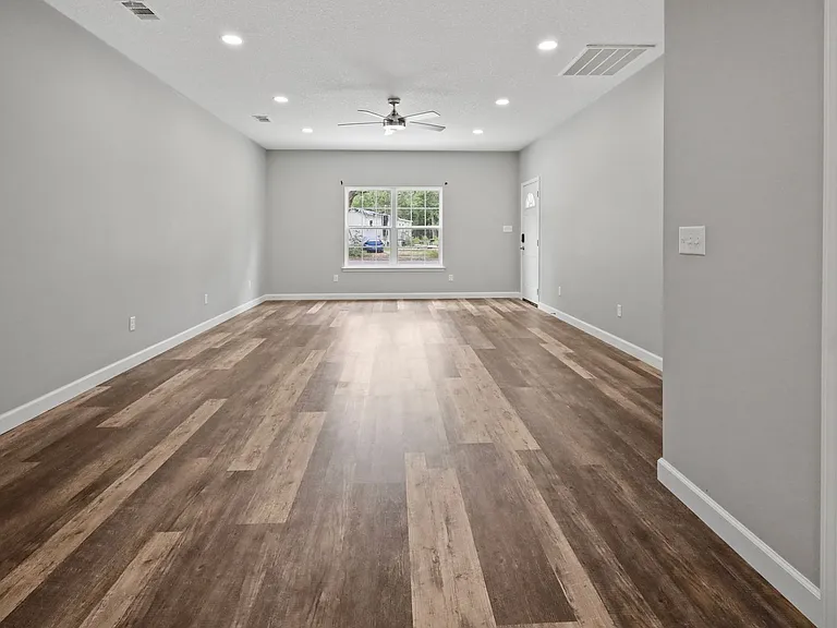 275 Myrtle Ave — Photo 3