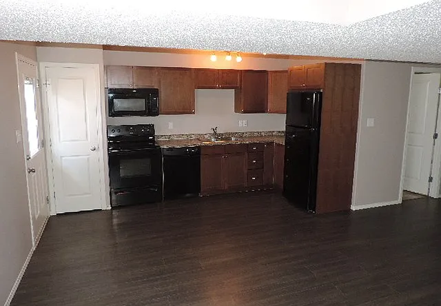 220 26 Street B — Photo 4