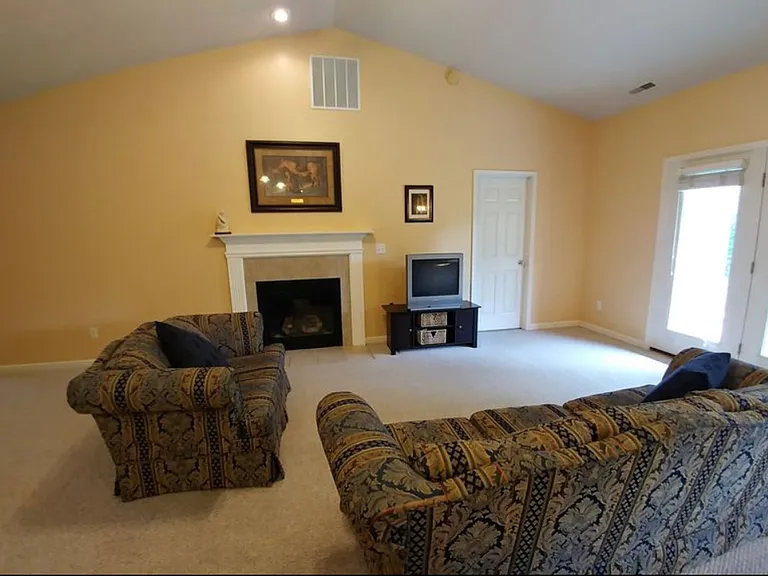 3650 Ellison Dr — Photo 6