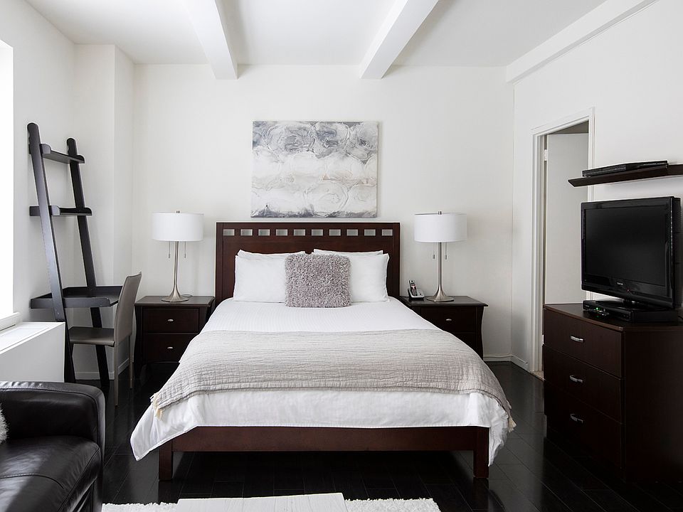 1st image of 150 W 51st St APT 1403