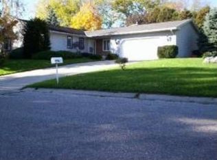 420 E Miller Ct, Lake Geneva, WI 53147