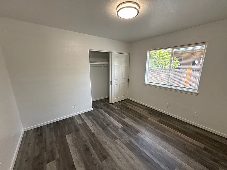 1265 Poplar St — Photo 9