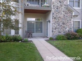 N30W23013 Pineview Cir, Pewaukee, WI 53072