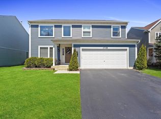 1718 Woodbury Ln, Aurora, IL