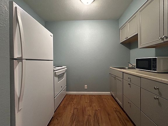 2nd image of 403 Park St APT 9