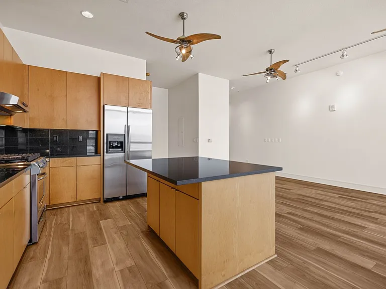 555 5th St #717 — Photo 7