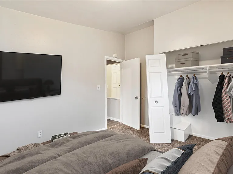 Village Grove Apartments — Photo 38