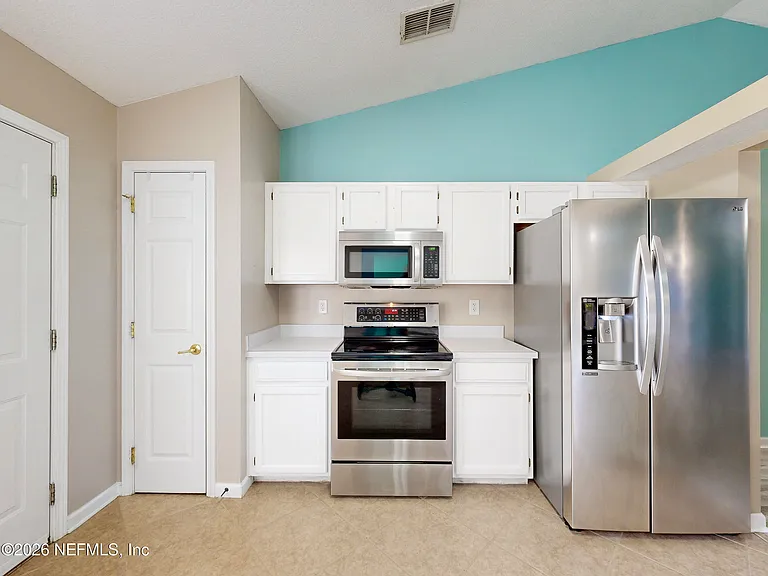 2084 Frogmore Dr — Photo 16