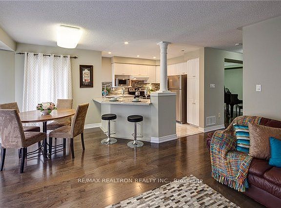 5th image of 29 Futura Ave